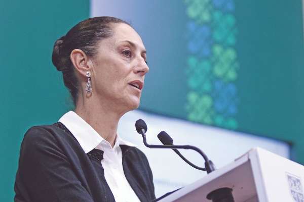 PRÁCTICA. Sheinbaum aseguró que con menos trámites se transparenta la gestión. Foto: Cuartoscuro