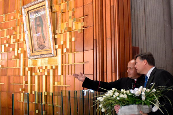 Embajador_EU_México_visita_Basílica_Guadalupe