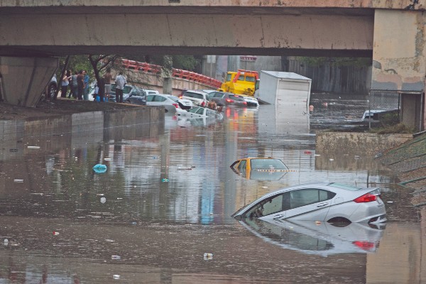 ESTRAGOS. Las inundaciones en ciudades como San Nicolás, Nuevo León, dejaron afectaciones severas. Foto: Cuartoscuro