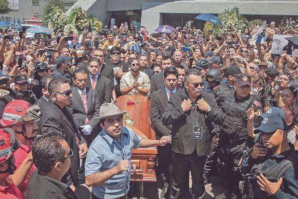HOMENAJE. En la Basílica de Guadalupe de Monterrey se llevó a cabo una misa. Foto: AFP