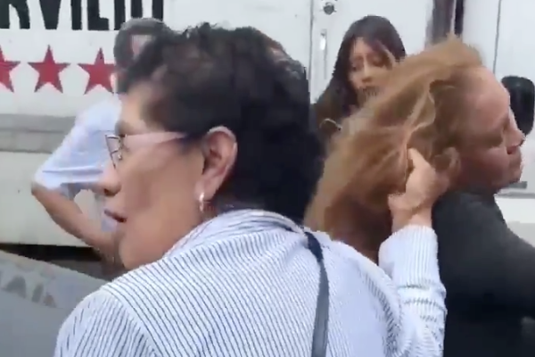 Señoras_pelea_percance_vial_CDMX_avenida_Politecnico_video