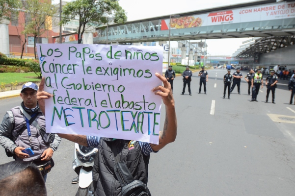 Protesta_aeropuerto_camcer_niños