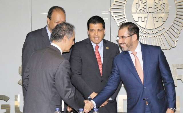 APP. Jesús Orta firmó un convenio interinstitucional entre empresas y asociaciones. Foto: Especial