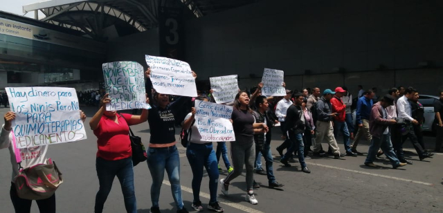Padres de niños con Cáncer exigen abasto de medicamentos. FOTO: Cuartoscuro.