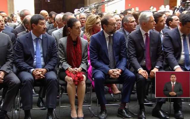 Empresarios_políticos arropan_Presidente_Primer_Informe