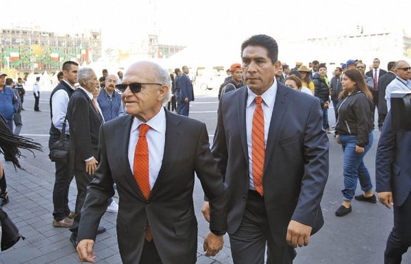 ASISTE AL INFORME. El empresario Alfredo Harp Helú llega a Palacio Nacional para presenciar el discurso del primer mandatario. Foto: Daniel Ojeda