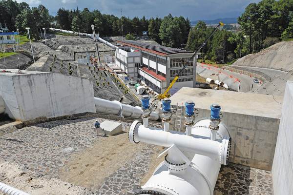 NIVEL. Las presas que son parte del Sistema Cutzamala se encuentran en 75% de su capacidad por falta de lluvia. Foto: CUARTOSCURO
