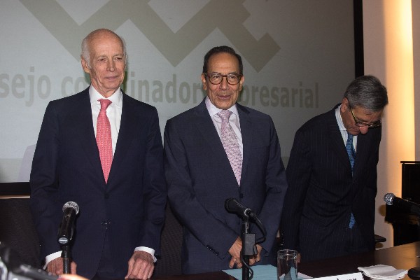 Luis Niño de Rivera, presidente de la Asociación de Bancos de México; Carlos Salazar Lomelín, presidente del Consejo Coordinador Empresarial (CCE), y Carlos Hurtado López, director general del CEESP.
FOTO: MOISÉS PABLO /CUARTOSCURO.COM