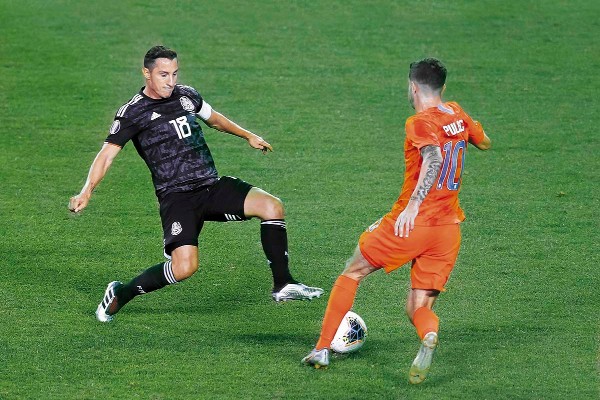 César Montes y Luis Rodríguez son bajas del Tricolor. Foto: Mexsport