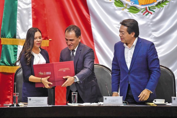 El Proyecto de Presupuesto incluye 965
mil millones
de pesos para cumplir el pago de pensiones. Foto: Pablo Salazar