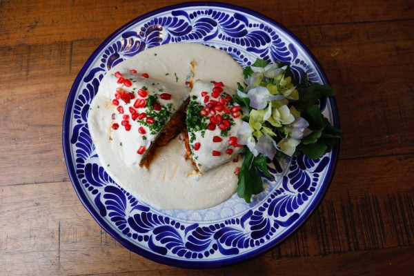 Puedes congelar los chiles con su relleno en un contenedor grande, por hasta cuatro meses. Foto: Especial