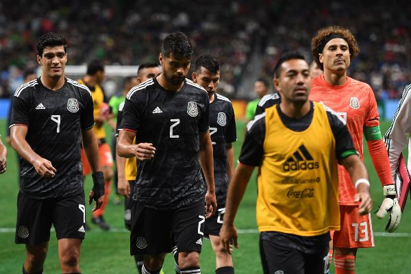 IMPOTENCIA. El semblante de los jugadores mexicanos reflejó la superioridad de la Albiceleste. Foto: Mexsport.