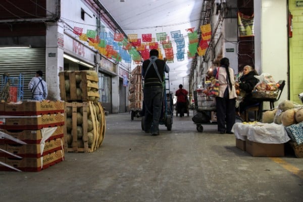 La Central de Abastos de la Ciudad de México es el principal centro de abastecimiento de frutas, legumbres, pescados y mariscos, productos cárnicos, y abarrotes de la capital. Foto: Cuartoscuro