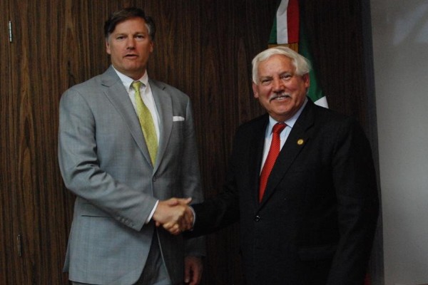 mexico_estados_unidos_christopher_landau_victor_villalobos
