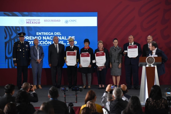 entrega del Premio Nacional de Protección Civil desde Palacio Nacional. Foto: Daniel Ojeda