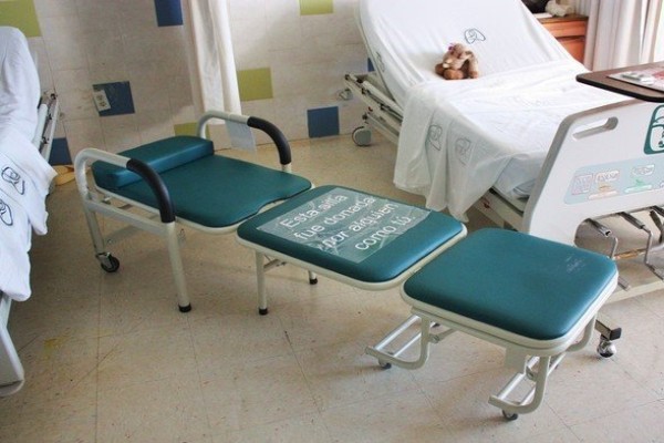 donación_fundacion_imss_silla_cama