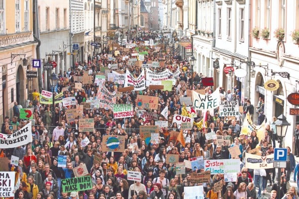 GRITO / POLONIA. En la ciudad de Kracovia, cientos de jóvenes llamaron a frenar el calentamiento de la Tierra. Foto: Reuters
