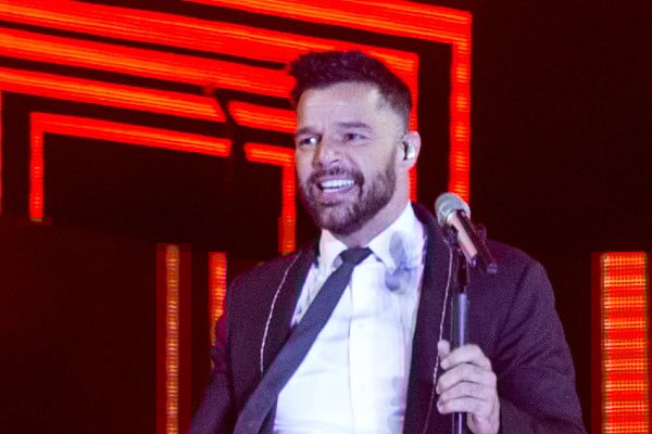 Tras un fin de semana luchando a favor del matrimonio igualitario en Yucatán, el cantante se dio tiempo para visitar la zona arqueológica Uxmal. Foto: Cuartoscuro