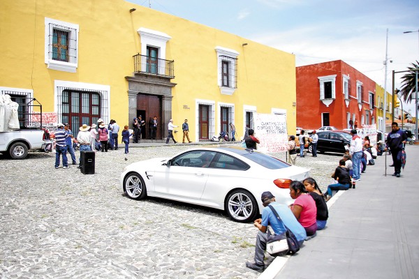 Por no pagar dos de estas deter- minaciones, inhabilitaron 15 días a los alcaldes de Zapopan y Puerto Vallarta, Jalisco, en junio pasado. FOTO: ENFOQUE