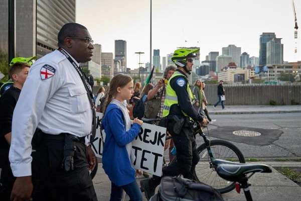 Thunberg declaró que le señaló a Trudeau que no está haciendo lo suficiente para responder a la crisis climática. FOTOS: EFE