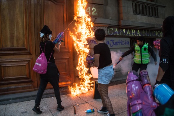 Muchas veces hay grupos infiltrados que buscan enrarecer el clima social y quitarle legitimidad a las causas ciudadanas. Foto: Cuartoscuro