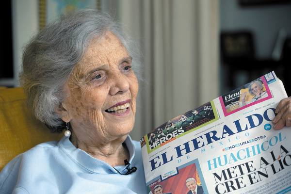 CRONISTA. La escritora de 87 años ha visto de cerca la evolución de la sociedad civil. Foto: Rubén Camarillo.