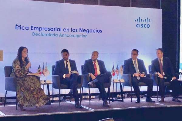 Panel sobre la tecnología en pro de la ética y combate a la corrupción. Foto: Especial