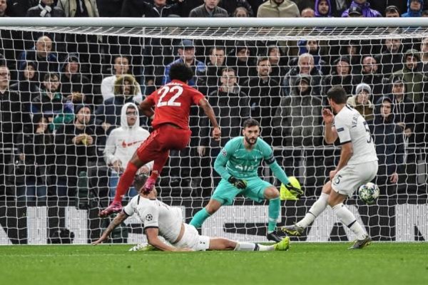 Serge Gnabry logró poker de goles en la victoria a domicilio del Bayern. EFE