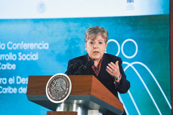 VISITA. Alicia Bárcena estuvo en la Conferencia Regional sobre Desarrollo Social de América Latina y el Caribe. Foto: Daniel Ojeda.