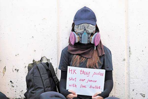 MÁSCARAS de respiración para trabajos industriales. Foto: AP