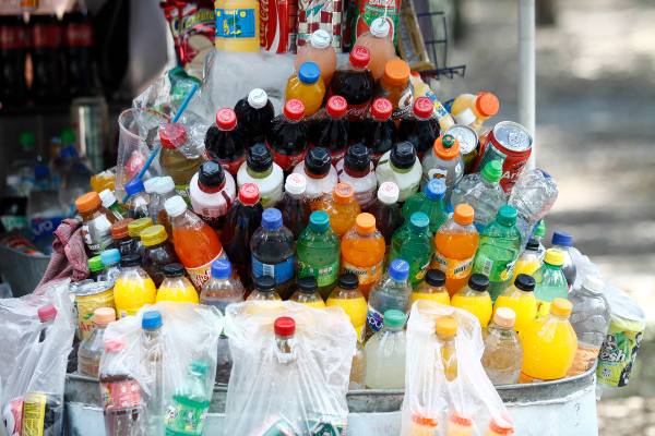 La información nutrimental de los productos debe aparecer en la parte frontal. Foto: CUARTOSCURO.