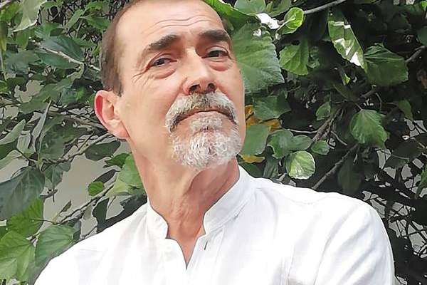 FACETAS. El autor también es guionista, ilustrador, editor de poesía y corrector. Foto: Cortesía.