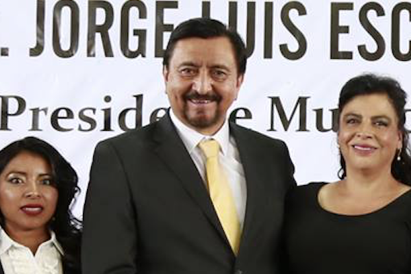 Las MArgaritas Chiapas arrastran a alcalde Jorge Luis Escandon