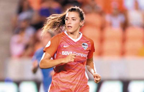 MEDIOCAMPISTA. Sofía
Huerta acudió con su equipo a un amistoso ante los Tigres. Foto: Especial.