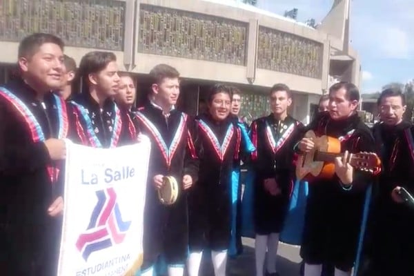 estudiantina_salle_jose_jose_homenaje