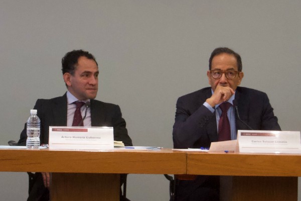 Arturo Herrera y Carlos Salazar Lomelín durante la conferencia de prensa en donde se abordaron temas como las modificaciones para castigar las evasiones fiscales y los sellos digitales. Foto: Cuartoscuro