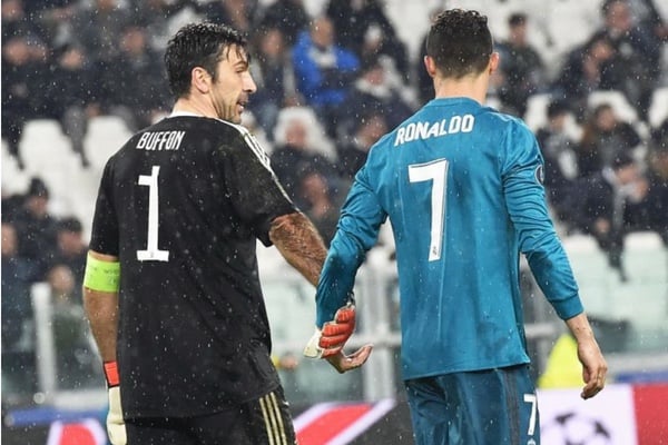 Gianluigi Buffon habló con Cristiano instantes después del gol. EFE