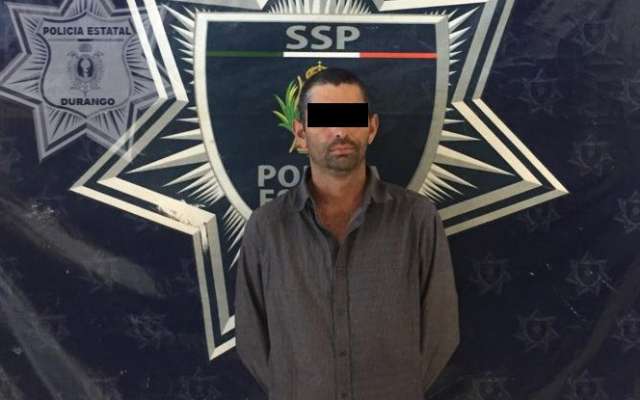 Al ver a los elementos de policía, el hombre arrojó el costal con marihuana. Foto: Especial