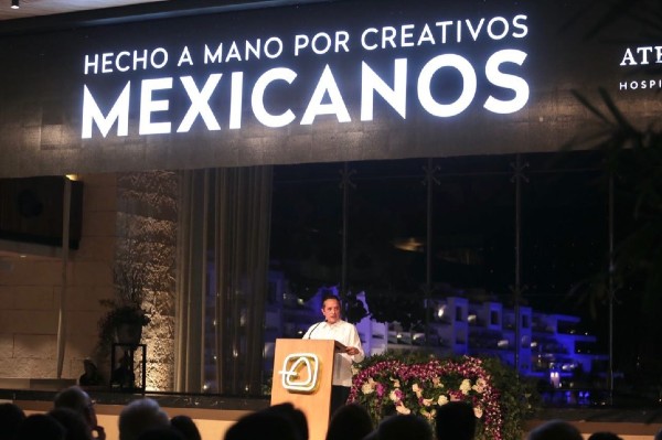 El gobernador Carlos Joaquín inauguró el complejo hotelero Atelier Estudio, en Playa Mujeres. Foto: Especial