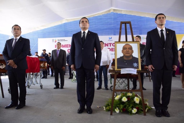 Silvano Aureoles Conejo, gobernador de Michoacán durante homenaje a policías estatales. Foto: @FiscaliaMich