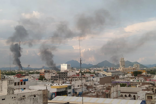 De manera extraoficial trasciende que al menos 20 reos escaparon de la prisión. Foto: Especial.