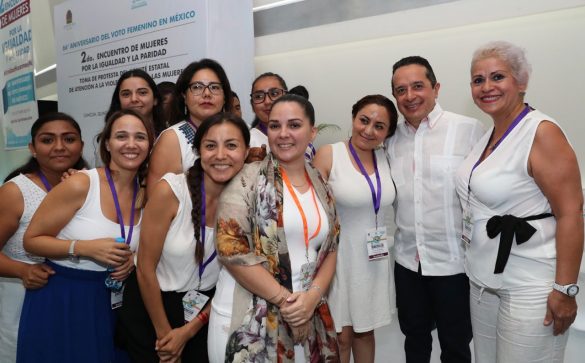 RECONOCIMIENTO. Conmemoraron el 66
aniversario del voto de la mujer en México. Foto: Especial