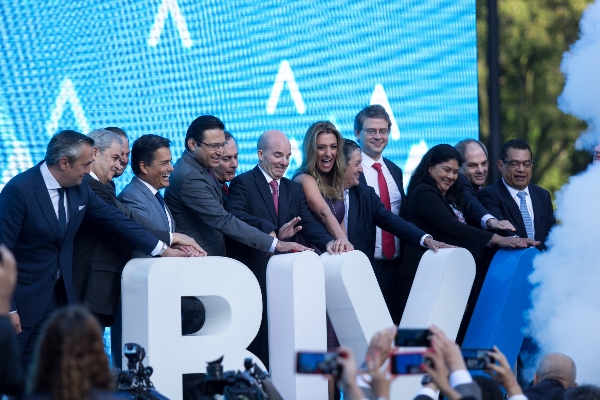 La Condusef y la Bolsa Institucional de Valores (BIVA) firmaron un acuerdo para atraer a jóvenes y hacer que inviertan en el mercado de valores
FOTO: GALO CAÑAS /CUARTOSCURO.COM