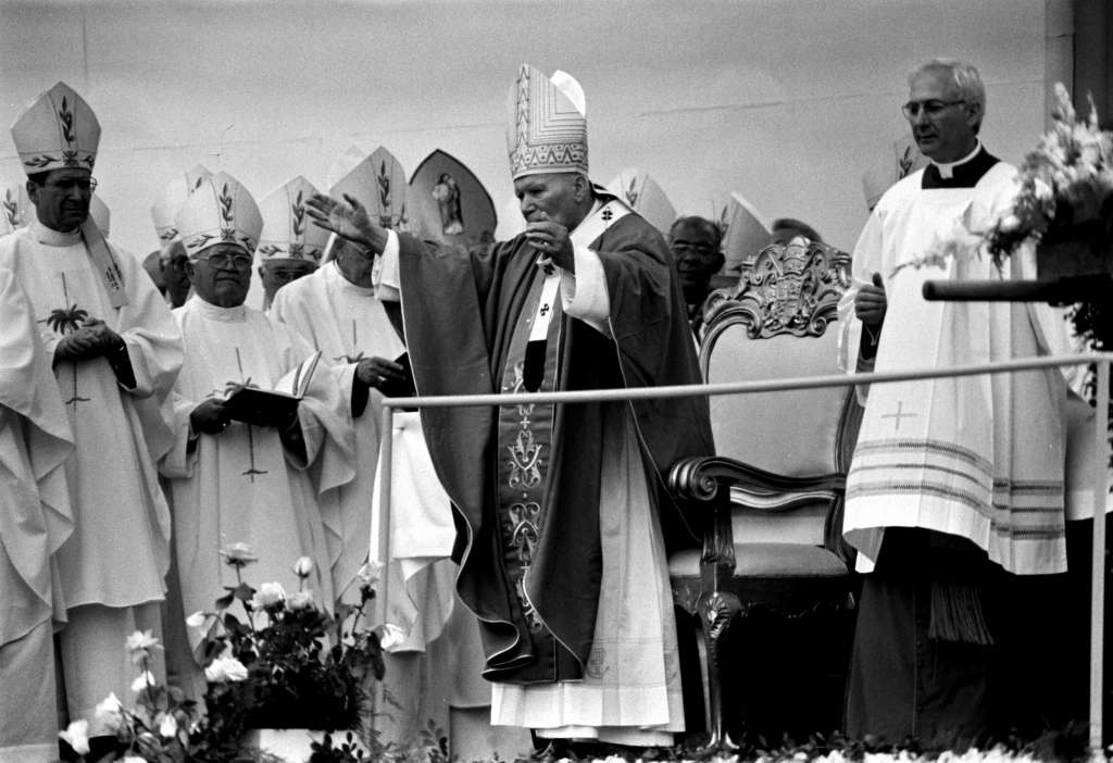 El Papa Juan Pablo II ofició una misa en la plaza de la Revolucion, en su visita a la Isla de Cuba. Foto: Cuartoscuro.