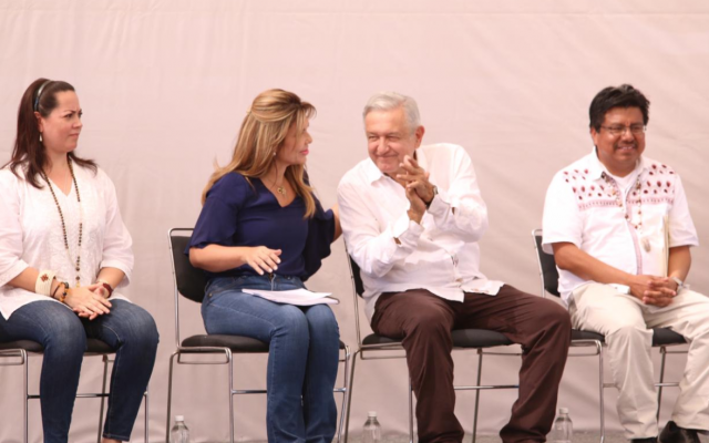 El Presidente estuvo acompañado de la gobernadora de Sonora, Claudia Pavlovich; del director del Instituto Nacional de los Pueblos Indígenas (INPI), Adelfo Regino y de autoridades indígenas. Foto: Especial