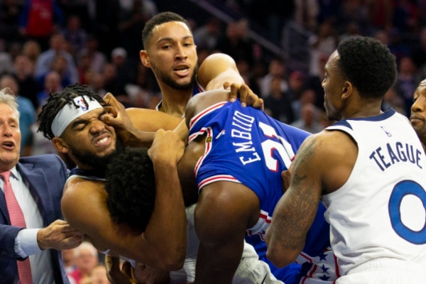 Joel Embiid y Karl-Anthony Towns. Foto: @nbaallimit