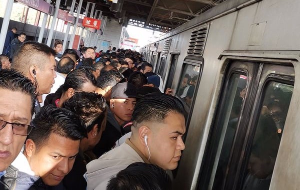Metro CDMX: Tren averiado en Peñón Viejo de la Línea A, el avance es lento - El Heraldo de México