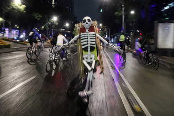 paseo_nocturno_bicileta_dia_de_muertos