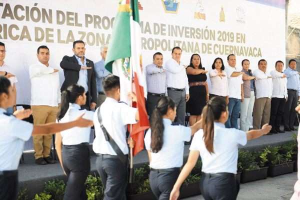 EQUIPO. Cuauhtémoc
Blanco presentó el proyecto. Foto: Especial.