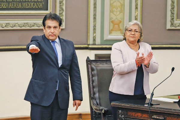 JURAMENTO. José Félix Cerezo Vélez rindió protesta ante los diputados locales. Foto: Enfoque